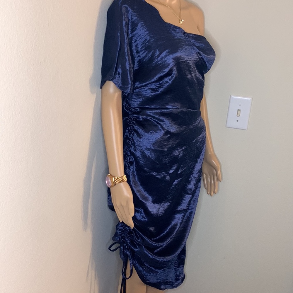 Dress - Picture 3 of 7